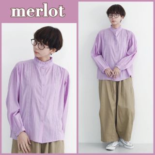 メルロー(merlot)の値下げ不可【新品タグ付き】フリルハイネック レースラインブラウス (シャツ/ブラウス(長袖/七分))