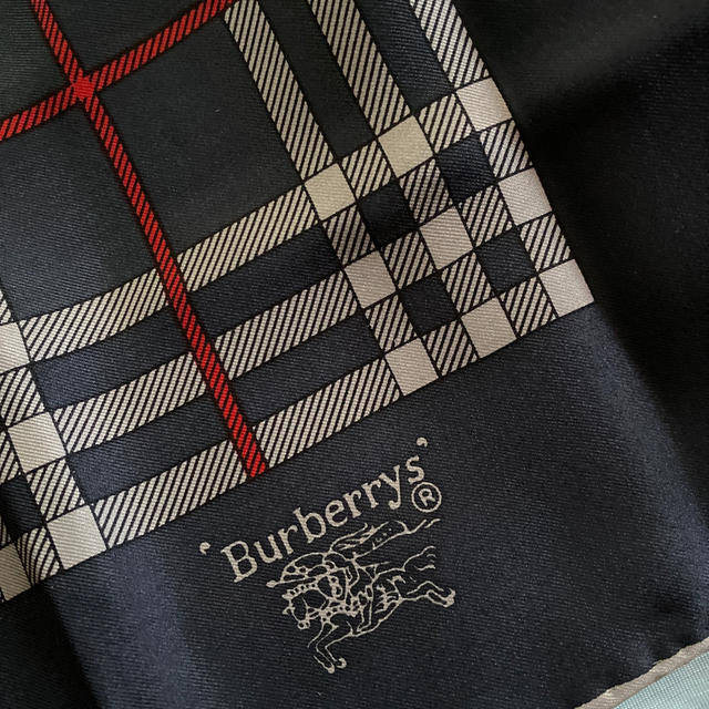 BURBERRY(バーバリー)の専用です　　バーバリー　スカーフ　シルク レディースのファッション小物(バンダナ/スカーフ)の商品写真