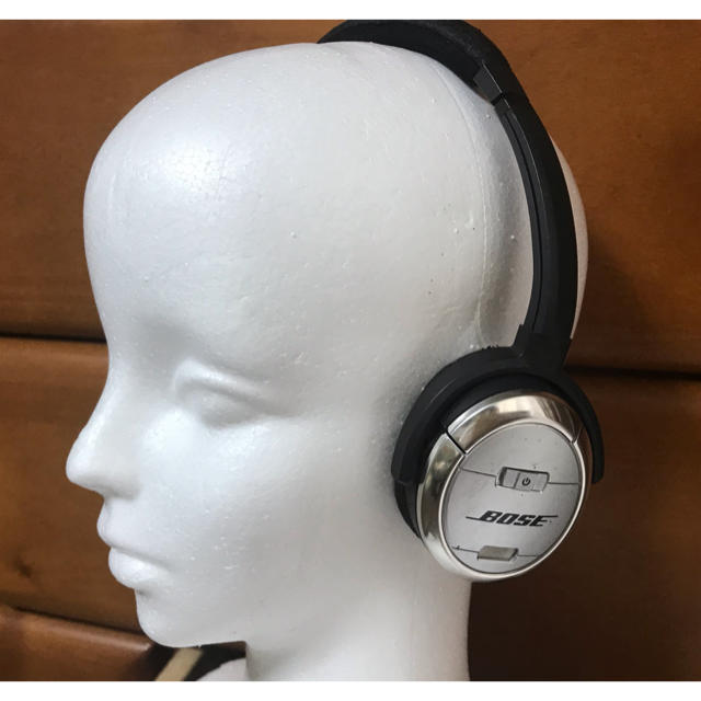 BOSE(ボーズ)のBose Quiet Comfort 3  Headphones 10月限定 スマホ/家電/カメラのオーディオ機器(ヘッドフォン/イヤフォン)の商品写真