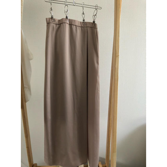 GU(ジーユー)のGU サテンロングスカート レディースのスカート(ロングスカート)の商品写真