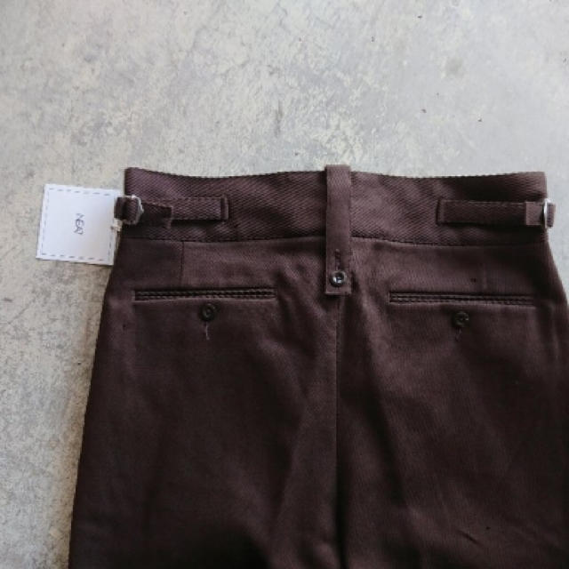 COMOLI(コモリ)の【Sup様専用】NEAT Cotton Kersey BeltlessBrown メンズのパンツ(スラックス)の商品写真