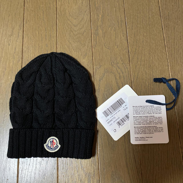 MONCLER(モンクレール)のモンクレール　ニット帽　エリ様専用です！ レディースの帽子(ニット帽/ビーニー)の商品写真