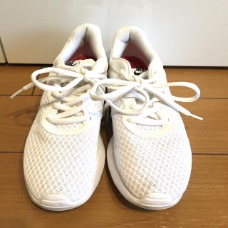 ナイキ(NIKE)の値下中！NIKE ナイキ　白　スニーカー 22.5(スニーカー)