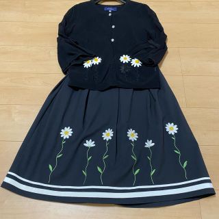 エムズグレイシー(M'S GRACY)のM'sグレイシーコスモススカート未使用38黒🌸(ひざ丈スカート)