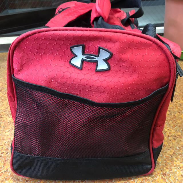 UNDER ARMOUR(アンダーアーマー)のUNDER ARMOUR ボストンバッグ　ナイロン　レッド メンズのバッグ(ボストンバッグ)の商品写真