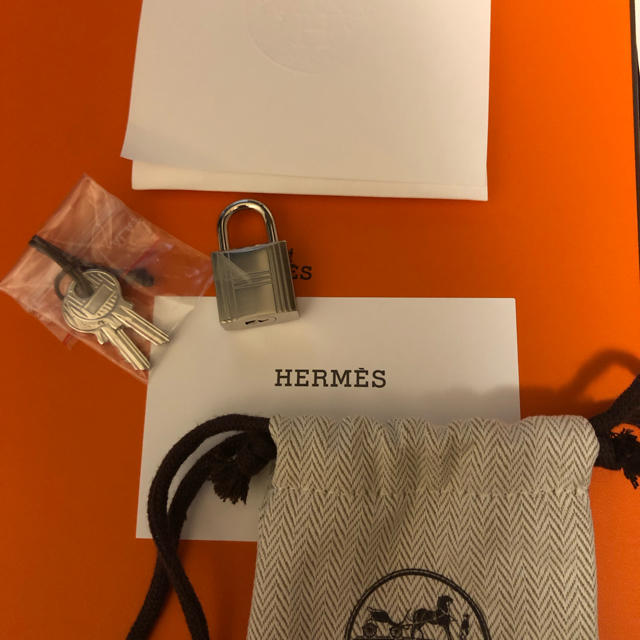 Hermes(エルメス)の新品エルメスローズ・メキシコ/ルージュドゥクールピコタンロックPM18エクラ レディースのバッグ(ハンドバッグ)の商品写真