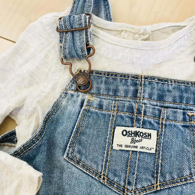 OshKosh(オシュコシュ)のオシュコシュ  デニムワンピース　90 キッズ/ベビー/マタニティのキッズ服女の子用(90cm~)(ワンピース)の商品写真