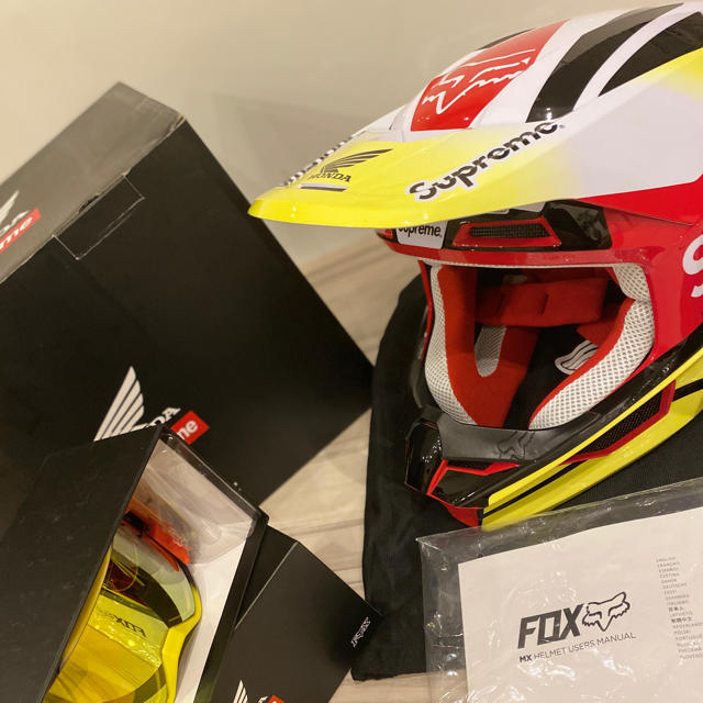 Supreme(シュプリーム)のSupreme Honda Fox Racing V1 Helmet 19AW 自動車/バイクのバイク(ヘルメット/シールド)の商品写真