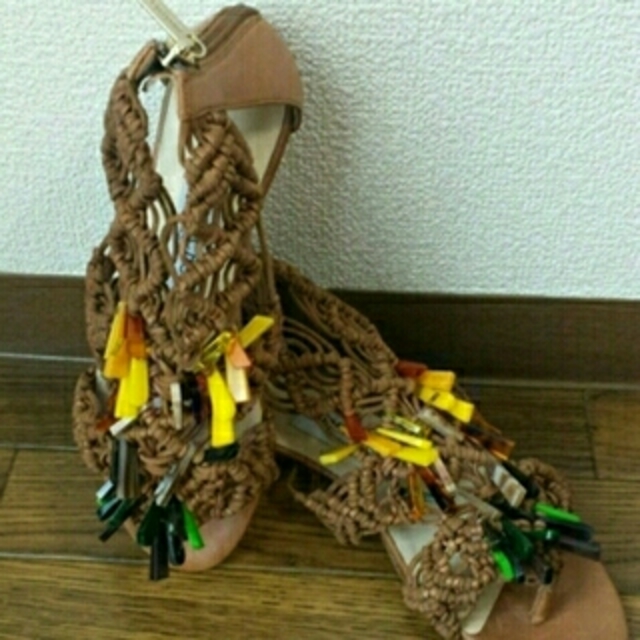 【使い勝手の良い】靴ジミーチュウ トングサンダル 美品 emob.ma