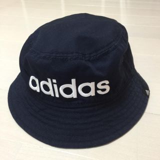 アディダス(adidas)のadidasバケットハットネイビー(ハット)