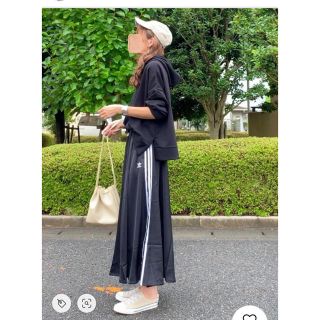 エミアトリエ(emmi atelier)の【adidas Originals】LONG SATIN SKIRT(ロングスカート)