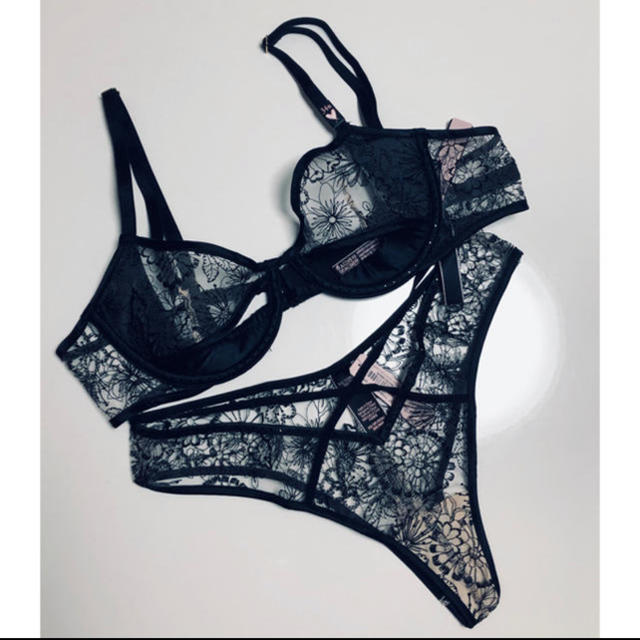 Victoria's Secret(ヴィクトリアズシークレット)のLUXE LINGERIEブラセット　34B.XS レディースの下着/アンダーウェア(ブラ&ショーツセット)の商品写真