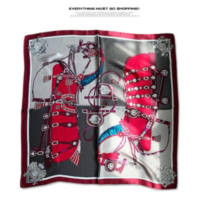 大判スカーフ　馬具モチーフ　ボルドーグレー レディースのファッション小物(バンダナ/スカーフ)の商品写真