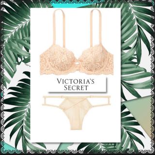 ヴィクトリアズシークレット(Victoria's Secret)のヴィクトリアズシークレット　デミブラセット　32c.Ｓ(ブラ&ショーツセット)