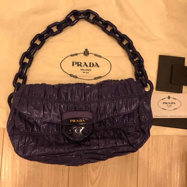 プラダPRADA エナメルショルダーバック