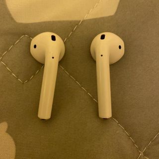 アップル(Apple)のAirPods 両耳(ヘッドフォン/イヤフォン)