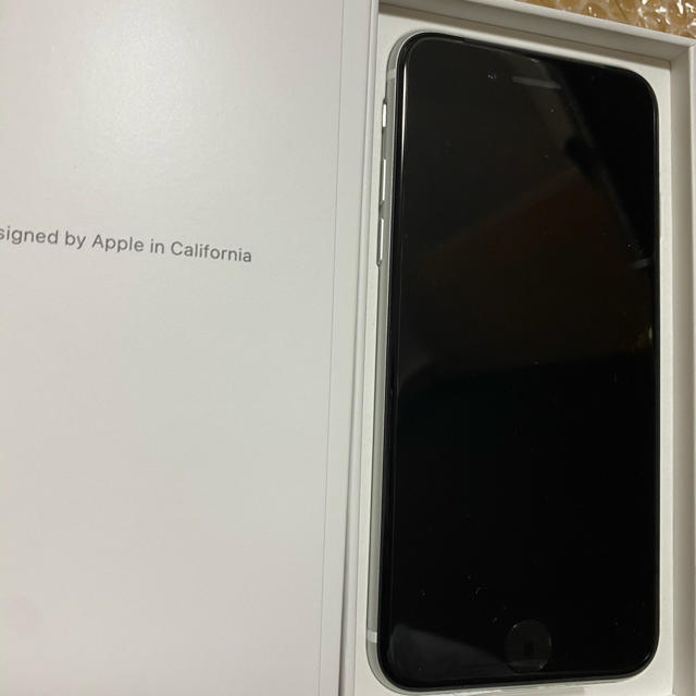 Apple(アップル)のApple iPhone SE2 ホワイト SIMフリー スマホ/家電/カメラのスマートフォン/携帯電話(スマートフォン本体)の商品写真