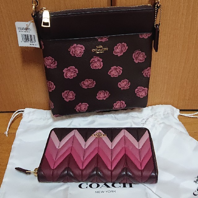 週末値下げ！COACHショルダーバッグ&長財布