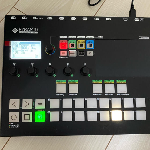 Squarp Instruments Pyramid MIDIシーケンサー 楽器のDTM/DAW(MIDIコントローラー)の商品写真