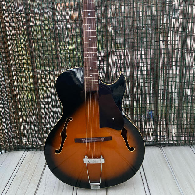 アリアのFA-50c ピックギター　フルアコ