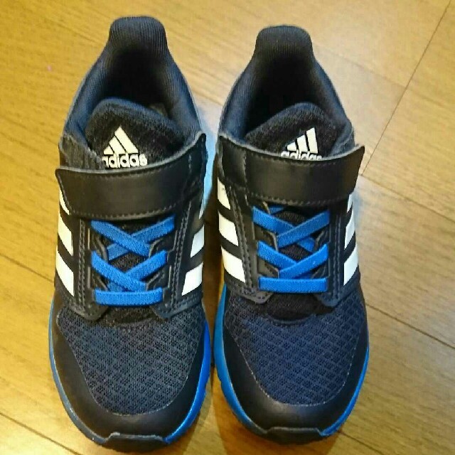 adidas(アディダス)の☆さくら様専用☆ほぼ未使用 adidas スニーカー 19cm キッズ/ベビー/マタニティのキッズ靴/シューズ(15cm~)(スニーカー)の商品写真