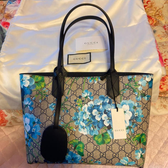 日本未発売】 Gucci - TK【新品】GUCCI GGブルームス 花柄トート