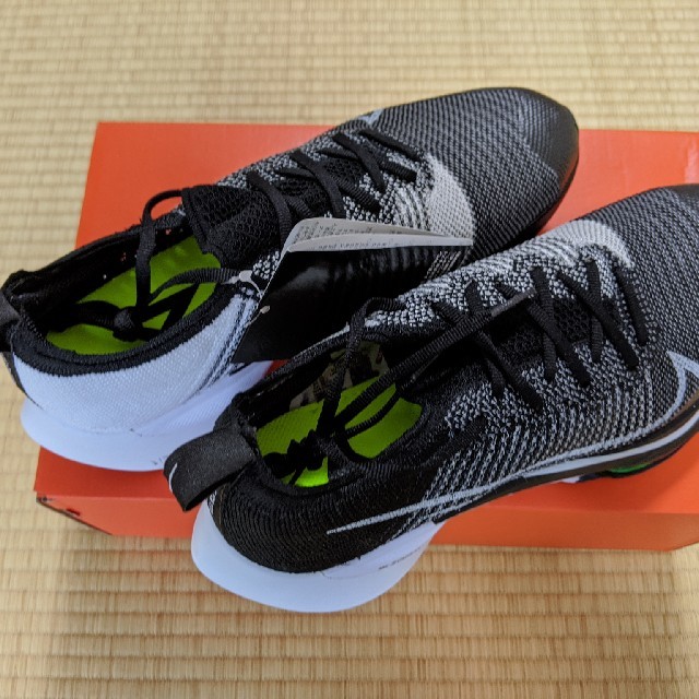 NIKE(ナイキ)の【新品未使用】26.0ｃｍ ナイキ エア ズーム テンポネクスト％ スポーツ/アウトドアのランニング(シューズ)の商品写真