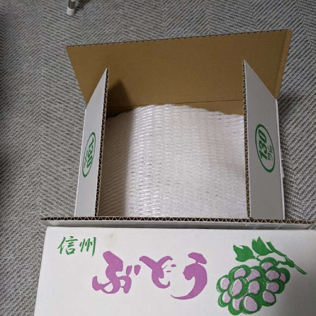 ラクマ２箱目♪　最終品のタイムセール♪　種なし巨峰♪　長野県産　２kg 食品/飲料/酒の食品(フルーツ)の商品写真