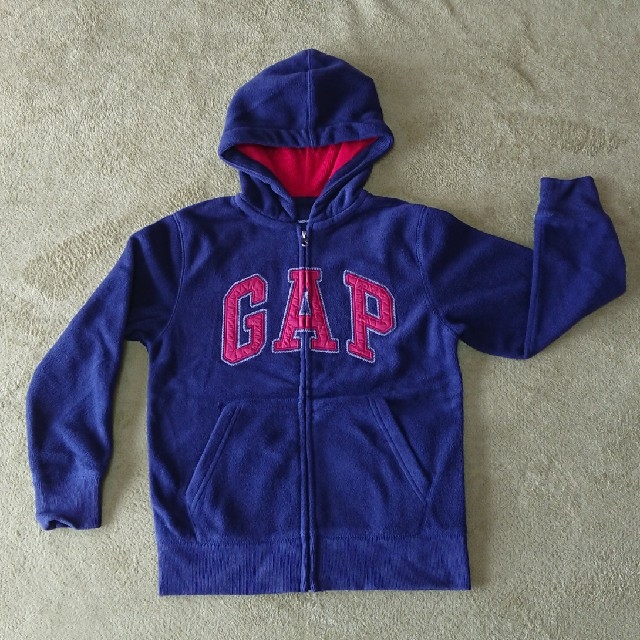 GAP(ギャップ)のGAP フリースパーカー 130 ネイビー  キッズ/ベビー/マタニティのキッズ服男の子用(90cm~)(ジャケット/上着)の商品写真