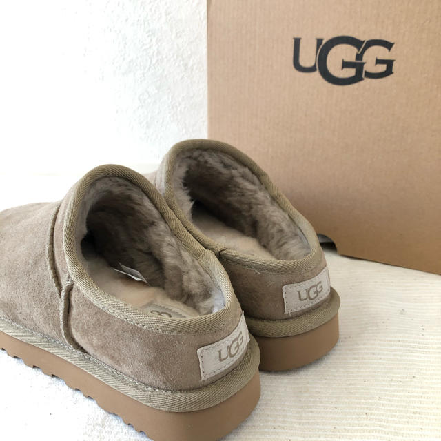 UGG - フレームワーク アグ【UGG】 CLASSIC SLIPPER ベージュ 25の通販 ...