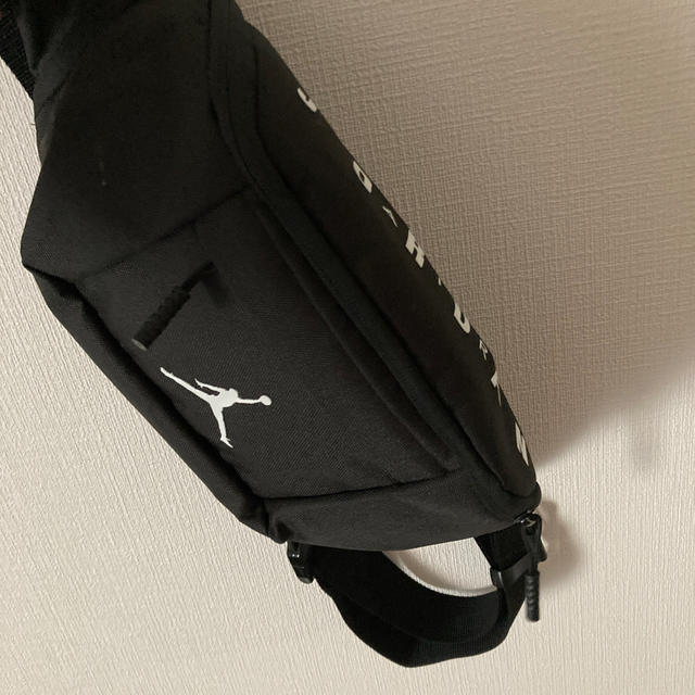 NIKE(ナイキ)のNIKE JORDAN ショルダーバッグ メンズのバッグ(ショルダーバッグ)の商品写真