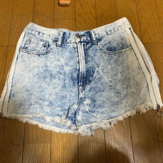 フォーエバートゥエンティーワン(FOREVER 21)のデニム　ショートパンツ(ショートパンツ)