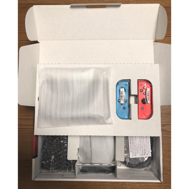 Nintendo Switch(ニンテンドースイッチ)のNintendo Switch 本体　中古 エンタメ/ホビーのゲームソフト/ゲーム機本体(家庭用ゲーム機本体)の商品写真