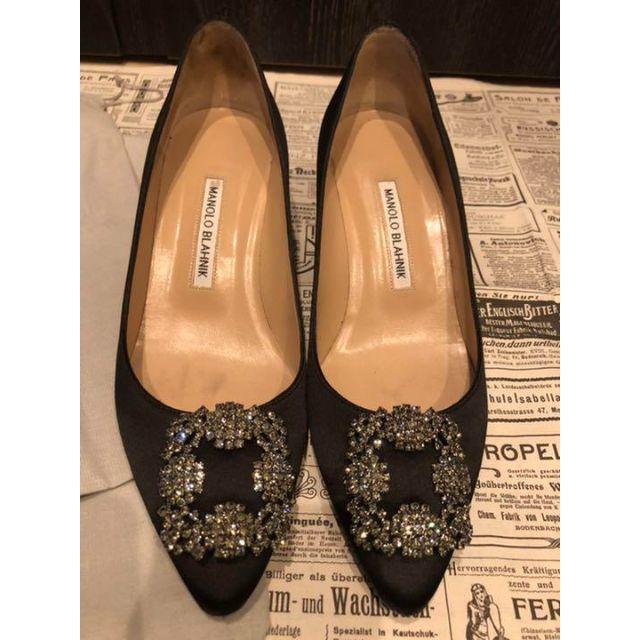 人気を誇る MANOLO BLAHNIK ハンギシ 38ハーフ ブラック 美品☆マノロブラニク☆一番人気サテン ハイヒール/パンプス 