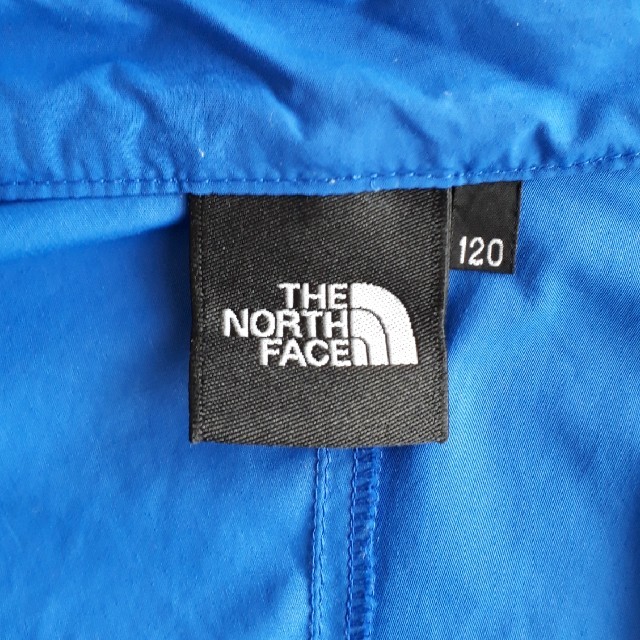 THE NORTH FACE(ザノースフェイス)のTHE NORTH FACE ナイロンパーカー 120㎝ キッズ/ベビー/マタニティのキッズ服男の子用(90cm~)(ジャケット/上着)の商品写真