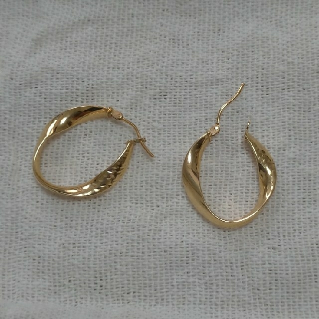 JEWELRY TSUTSUMI(ジュエリーツツミ)のジュエリーツツミ10金イエローゴールドフープピアス レディースのアクセサリー(ピアス)の商品写真