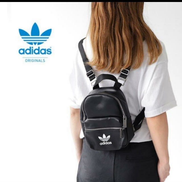 adidas(アディダス)のadidas　ミニ　リュックサック レディースのバッグ(リュック/バックパック)の商品写真