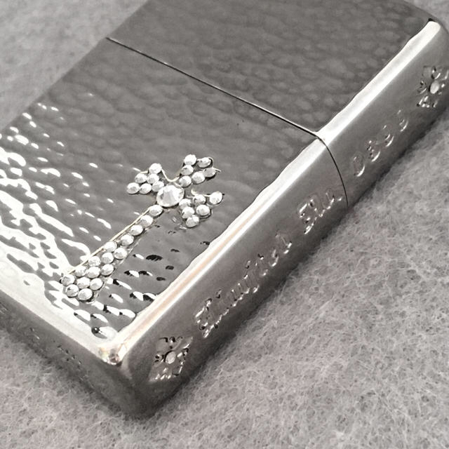 ZIPPO(ジッポー)のzippo ジッポー　スワロフスキークロスカスタム　ハンマートーン仕上 メンズのファッション小物(タバコグッズ)の商品写真