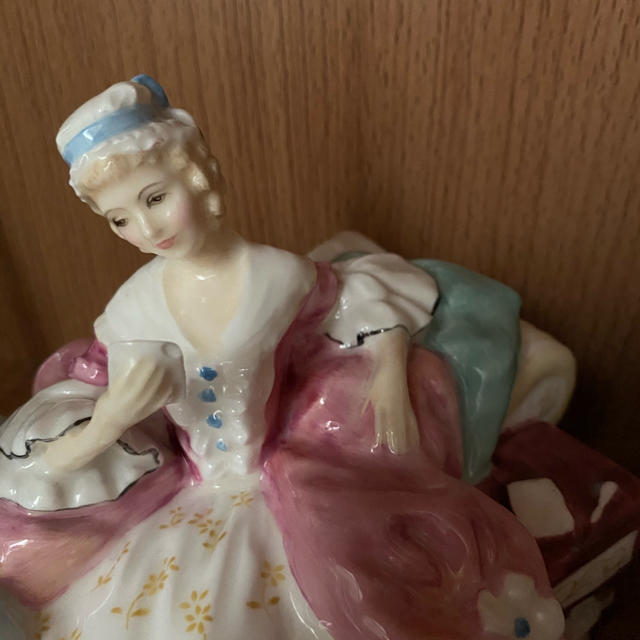 Royal THE LOVE LETTERの通販 by シェミ's shop|ロイヤルドルトンならラクマ Doulton - ロイヤルドルトン フィギュリン 定番NEW
