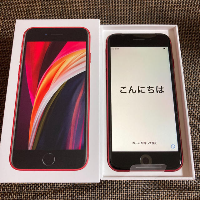 【新品未使用】iPhone SE 2 128GB SIMフリー　RED 本体 スマホ/家電/カメラのスマートフォン/携帯電話(スマートフォン本体)の商品写真