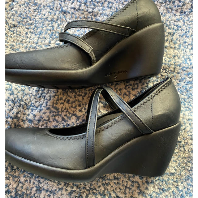 Re:getA(リゲッタ)の未使用　リゲッタ　ウェッジヒール　黒パンプス　sサイズ　 レディースの靴/シューズ(ハイヒール/パンプス)の商品写真