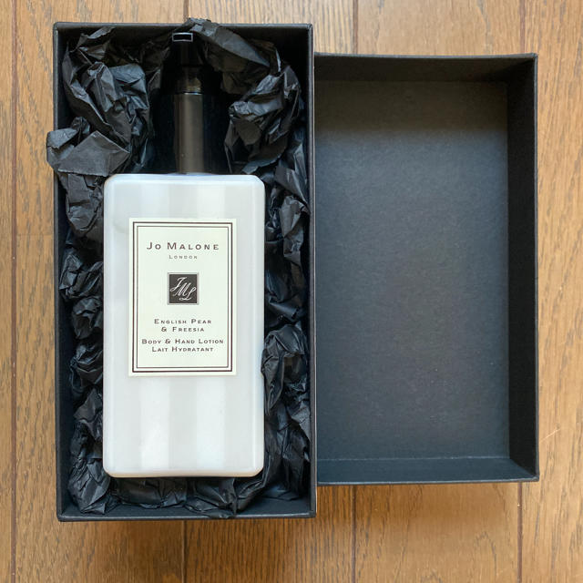 Jo Malone(ジョーマローン)のaya 様専用　Jo Marone ペアー ＆ フリージア ローション コスメ/美容のボディケア(ボディローション/ミルク)の商品写真