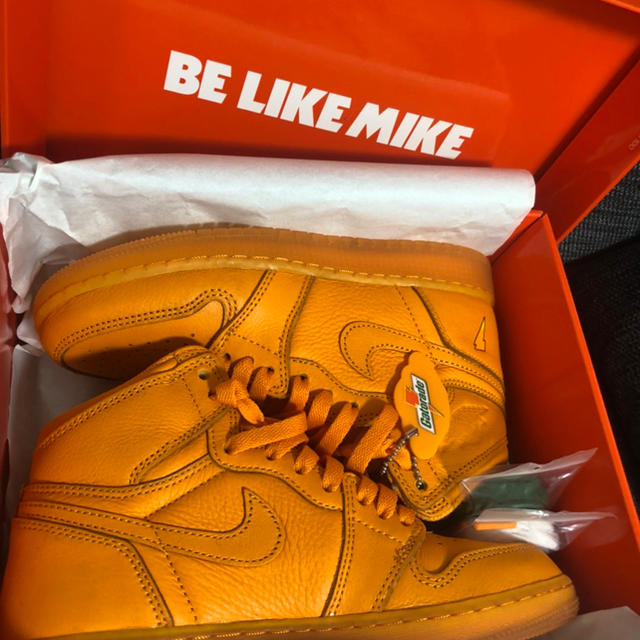 NIKE(ナイキ)のNIKE AIR JORDAN 1 RETRO HIGH OG GATORADE レディースの靴/シューズ(スニーカー)の商品写真