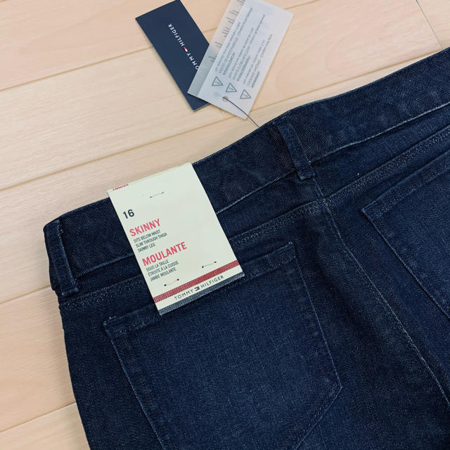 TOMMY HILFIGER(トミーヒルフィガー)の★Tommy Hilfiger US限定スパンコール刺繍デニムSKINNYパンツ レディースのパンツ(デニム/ジーンズ)の商品写真