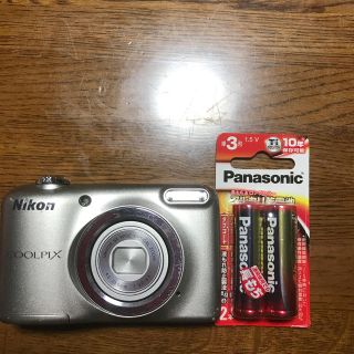 ニコン(Nikon)のNikon デジカメ　シルバー(コンパクトデジタルカメラ)