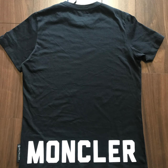 美品✳︎ MONCLER  モンクレール　 斜め　BIGロゴプリント Tシャツ　赤