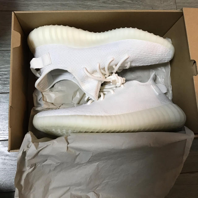 adidas(アディダス)のイージーブーストトリプルホワイトyeezy boost 350 v2  メンズの靴/シューズ(スニーカー)の商品写真