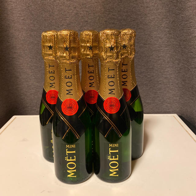 MOËT & CHANDON(モエエシャンドン)のMOET&CHANDON モエシャンドン 200ml ミニボトル新品5本 食品/飲料/酒の酒(シャンパン/スパークリングワイン)の商品写真