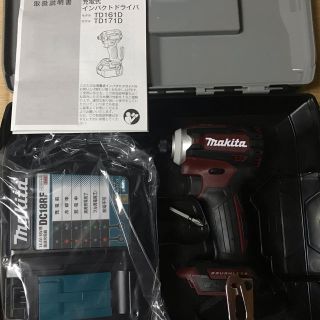 マキタ(Makita)のマキタ　インパクトドライバー　TD171D オーセンティックレッド　未使用品！(工具)