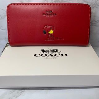 コーチ(COACH)の【フォロー割10%】赤 &茶COACH×PEANUTS スヌーピー (財布)